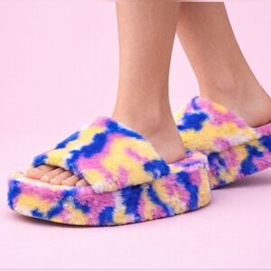 Fuzzy Tie-Dye Platform Sandals | Women’s Size 6 | Retro 70s Vibe